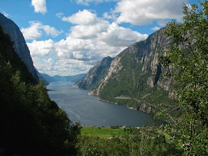 Lysefjord (by Mercy from Wikimedia Commons)
